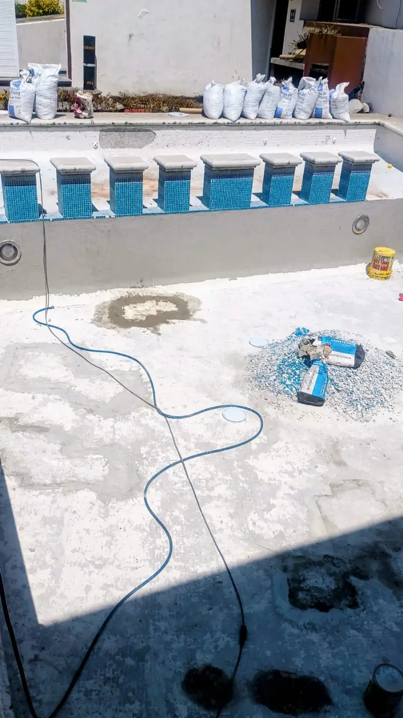 Proceso profesional de impermeabilización de alberca